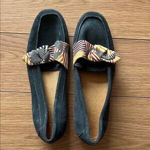 Elegant Blue Loafers with Patterned Bow